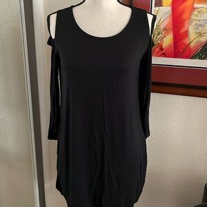 The Limited Cold Shoulder Tunic Top Size M